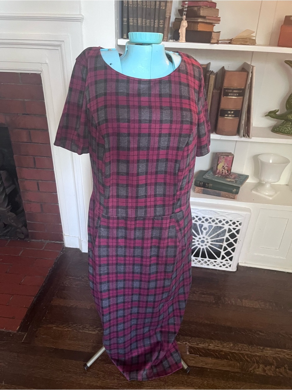 Unique vintage VOLUP Plaid Short-Sleeve Shift Dress in deep pink rose  and Gray